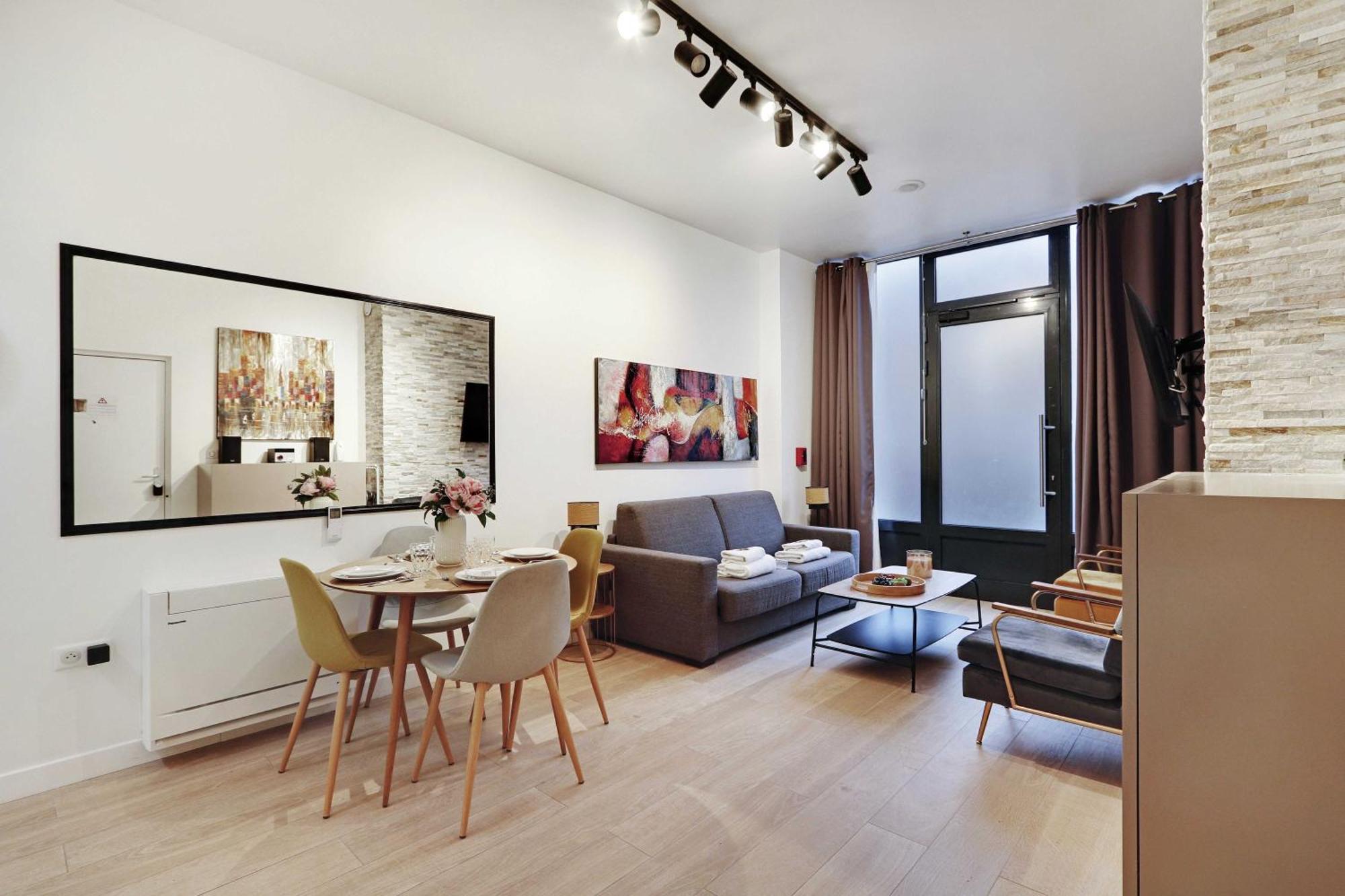 Intimate Apartment With Air Conditioner & Jacuzzi 2Br 6P Montmartre Paris Exterior photo