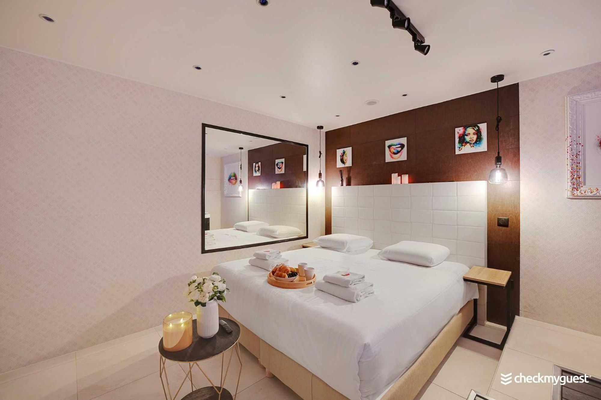 Intimate Apartment With Air Conditioner & Jacuzzi 2Br 6P Montmartre Paris Exterior photo
